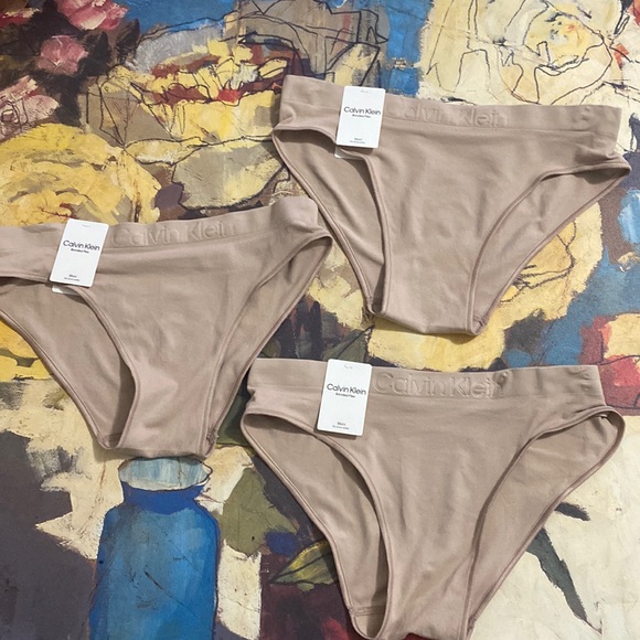 3 Calvin Klein No Show Bikini